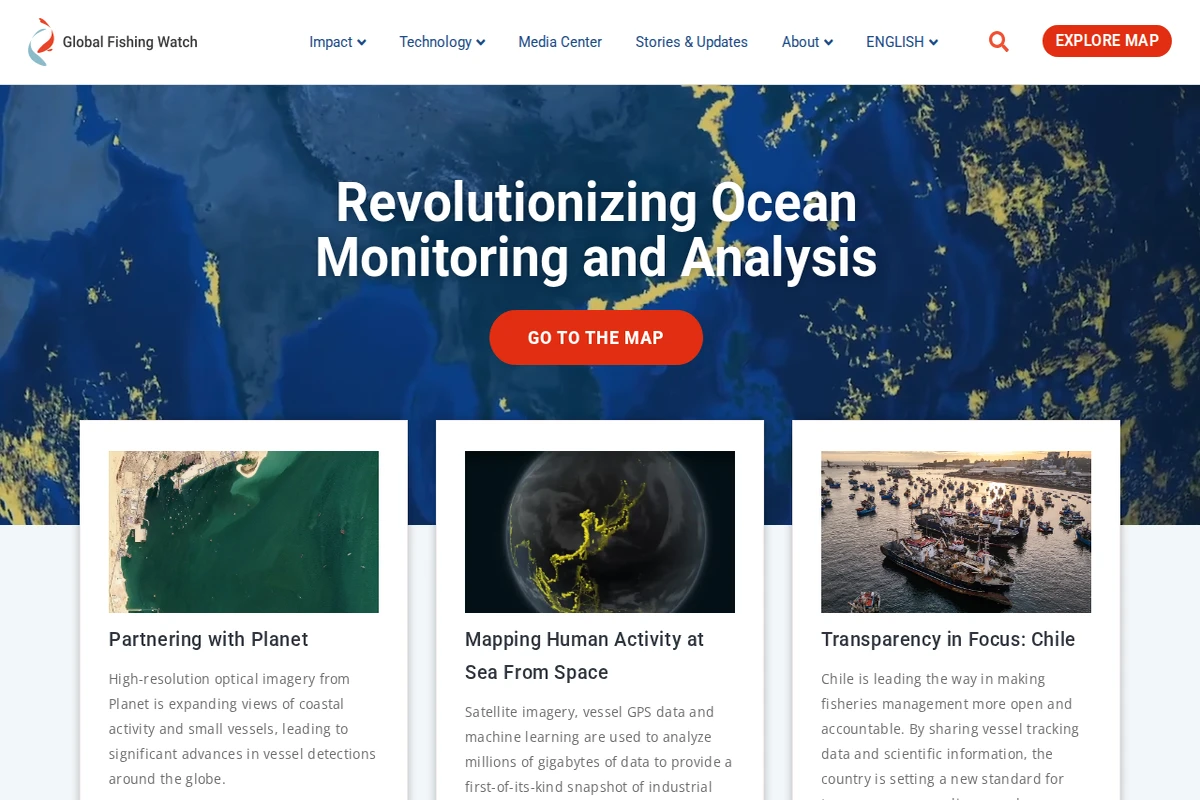 Strona główna Global Fishing Watch przedstawiająca satelitarne obrazy oceanu z danymi śledzenia statków i menu nawigacyjne narzędzi monitorowania oceanu.