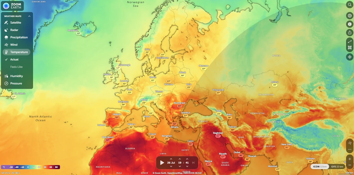 Podgląd strony Zoom Earth – chmury nad Europą
